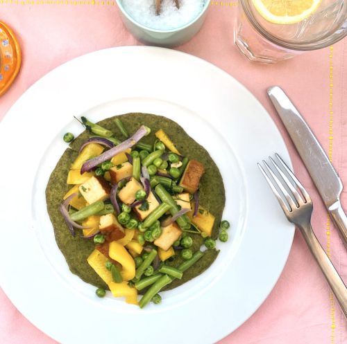 Spinat-Buchweizen-Pancakes von oben fotografiert - frisch und lecker