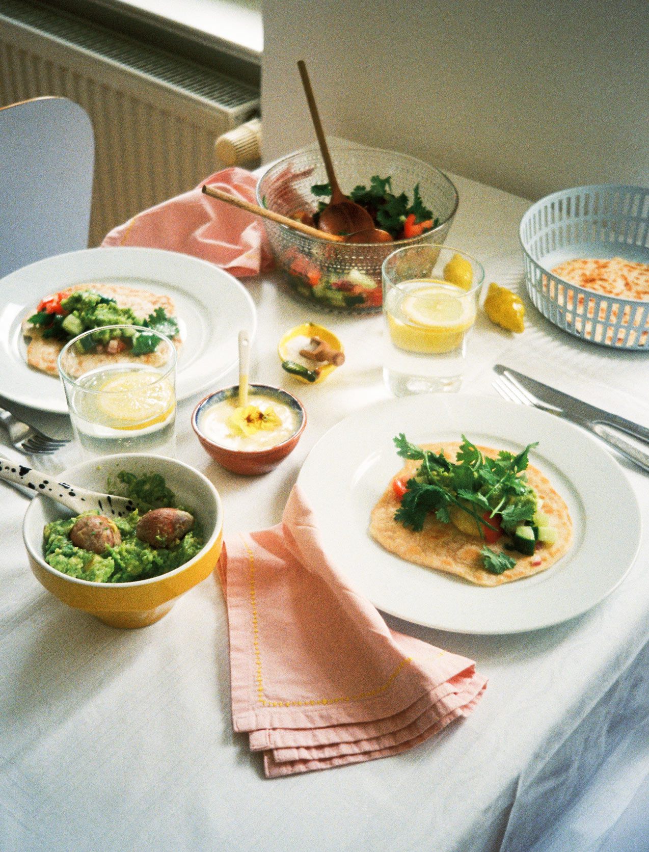 Foto eines gedeckten Tisches mit besten nutrilicous Gerichten