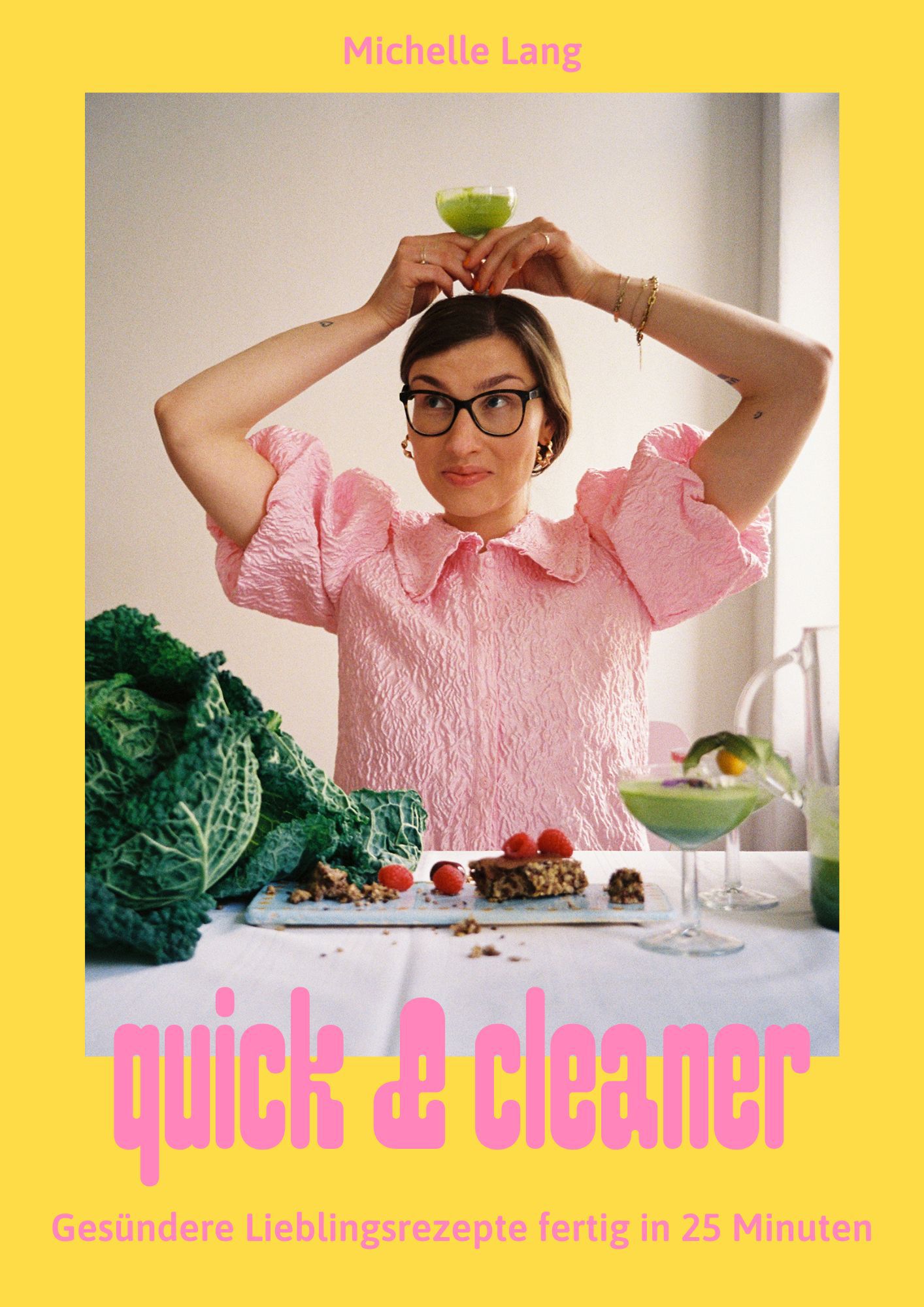 Einkaufsnetz mit frischen Zitrusfrüchten in der Küche