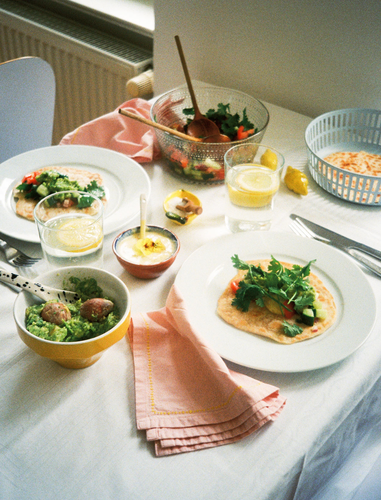 Foto eines gedeckten Tisches mit besten nutrilicous Gerichten